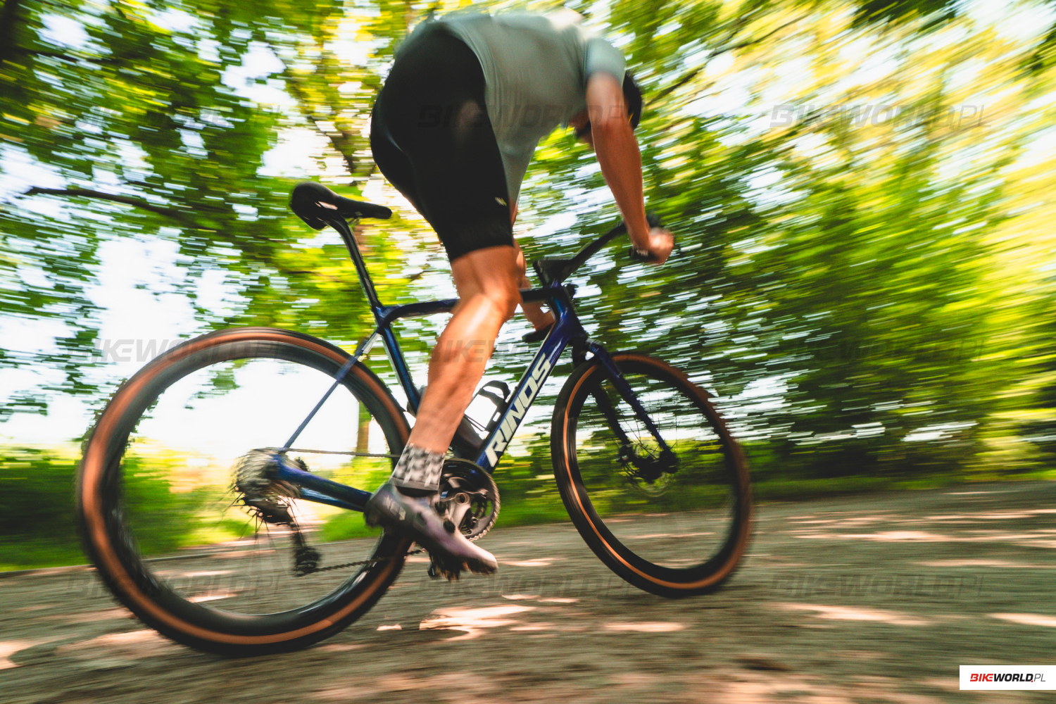 Test: Rinos Sandman 6.0 – sprawdziliśmy, jak jeździ karbonowy gravel w super cenie!