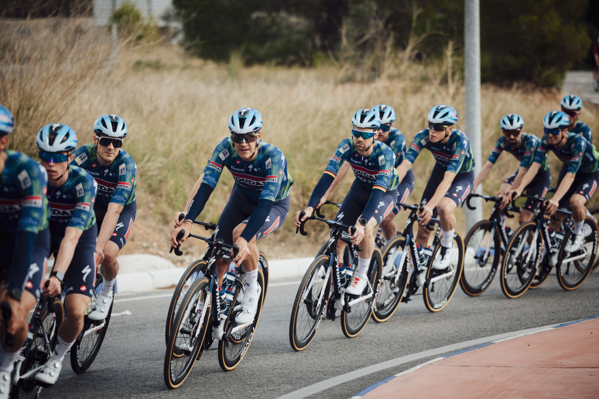 Koszulki drużyn WorldTour 2026