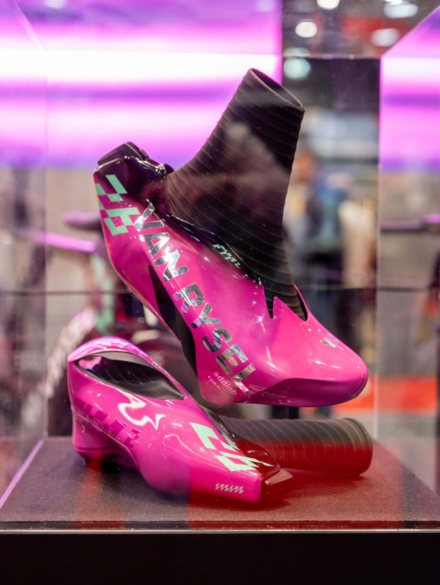 Buty i pedały szosowe w jednym?! Futurystyczna wizja VanRysel FTP²