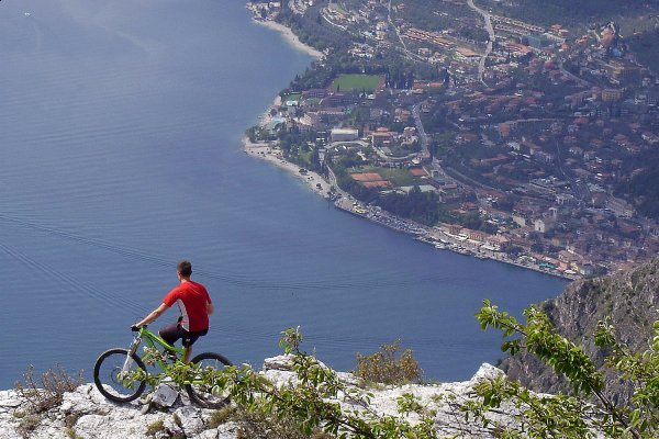 W dole Limone sul Garda.