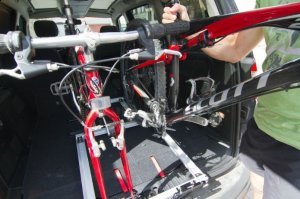 Bagażniki JSK dają możliwość bezpiecznego przewozu roweru wewnątrz pojazdu