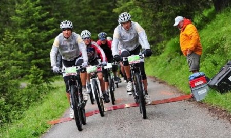 Zdjęcie do artykułu: Transalp: Team Stockli wygrywa skrócony etap