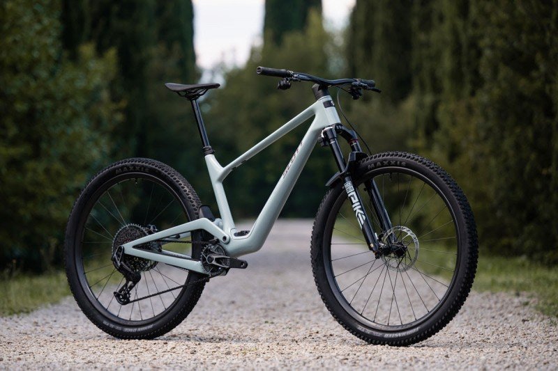 Zdjęcie do artykułu: Nowy Scott Spark DC – DNA z XC, skok z trailówki (2027)
