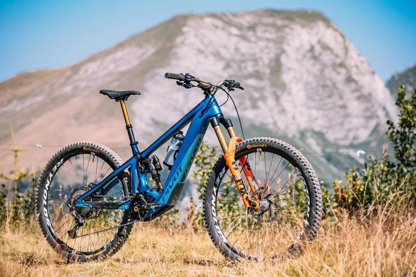 Zdjęcie do artykułu: Nowy e-enduro: Pivot Shuttle LT (2023)