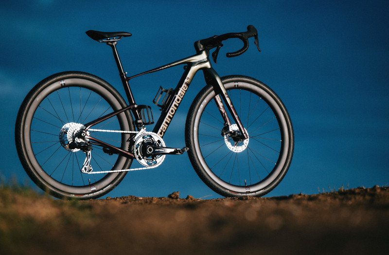 Zdjęcie do artykułu: Nowy Cannondale Topstone Carbon – wszechstronny gravel z amortyzacją KingPin!