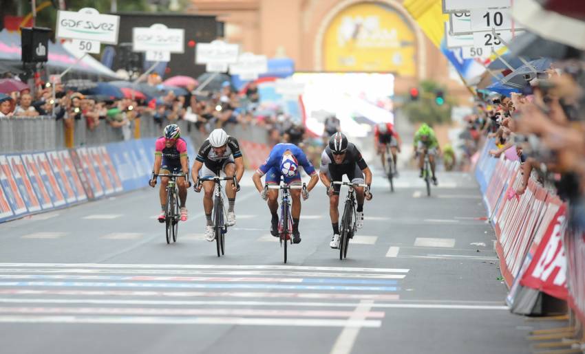 Nacer Bouhanni,Giacomo Nizzolo,Tom Veelers,Giro di Italia,Roberto Ferrari