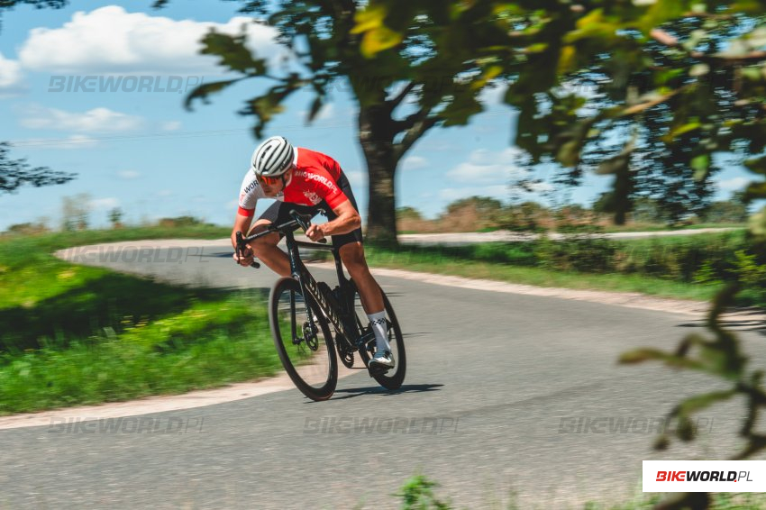 Zdjęcie do artykułu: Test: Aero szosa wagi piórkowej – Canyon Aeroad CFR Di2 (2025)!