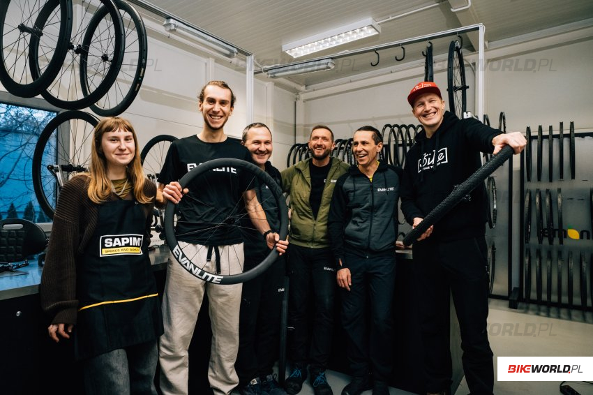 Zdjęcie do artykułu: Tak powstają karbonowe koła Evanlite – wizyta w montowni!