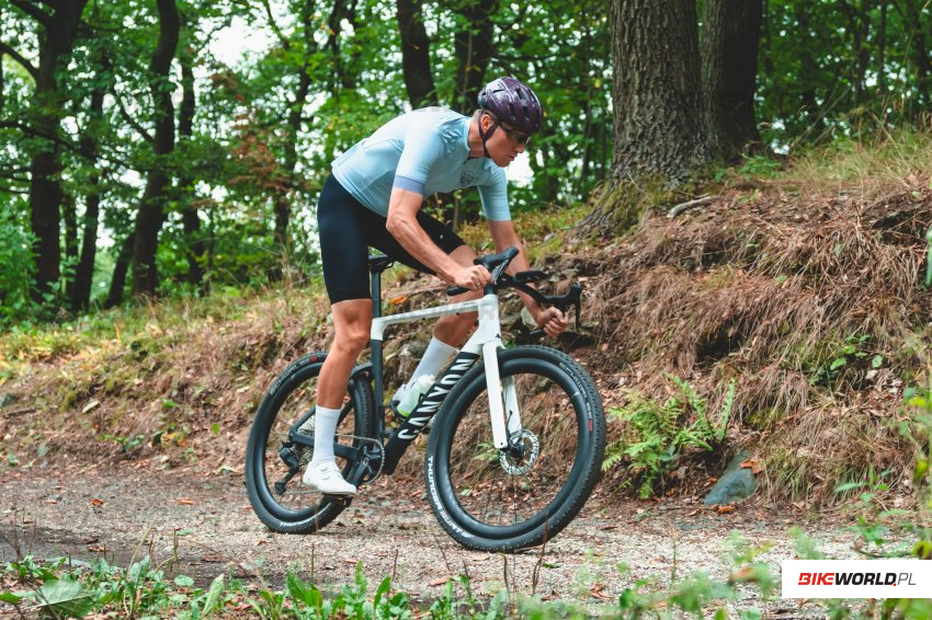 Zdjęcie do artykułu: Test: Canyon Grail CF SLX 7 Di2 – czy wyścigowy gravel może być jednocześnie szybki i wszechstronny?