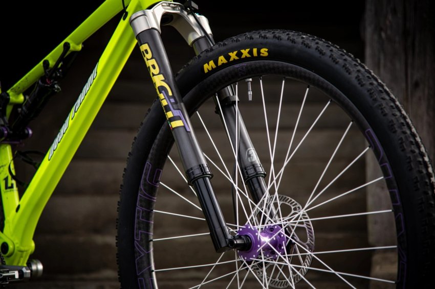 Zdjęcie do artykułu: Bright XCO 32 – amortyzator do MTB na kołach 32”