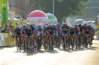 Peleton był jednak szybszy i dogonił uciekinierów
