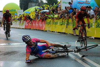 Finisz był bardzo śliski - walcząc o drugie miejsce upadł Grega Bole (Lampre)