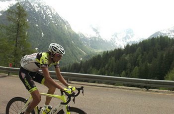 Leonardo Giordani (Farnese Vini) wspina się na Passo del Tonale
