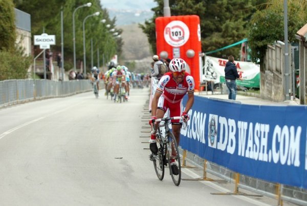 Joaquin Rodriguez (Katiusza) atakuje po zwycięstwo w końcówce 6. etapu Tirreno-Adriatico 2012