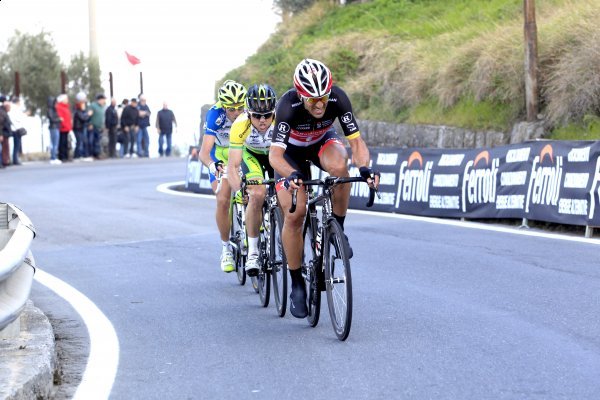 Fabian Cancellara (Radioshack Nissan) prowadzi ucieczkę na Poggio