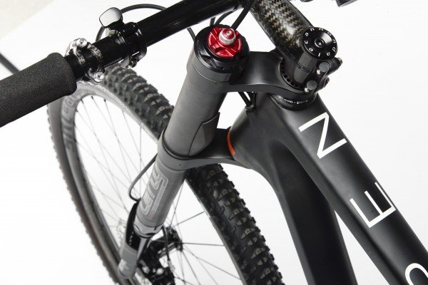 Cannondale Lefty Carbon XLR obsługiwany jest manetką XLoc