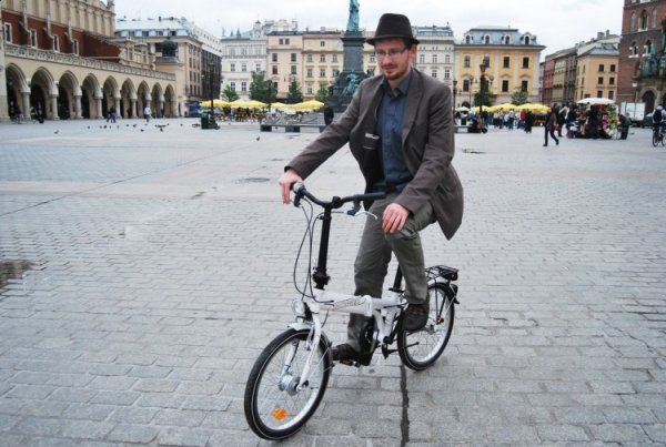 Kask nadal nie jest obowiązkowym wyposażeniem rowerzysty, ale zalecamy jego noszenie podczas każdej 