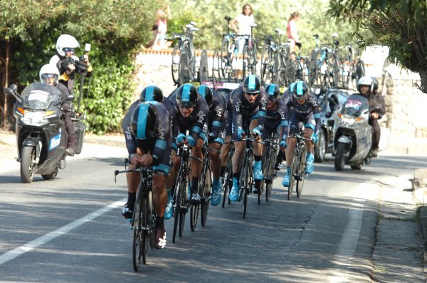 Kolarze Team Sky na trasie 2. etapu Giro d'Italia