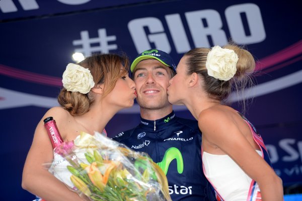 Zwycięzca etapu, Alex Dowsett (Movistar), na podium