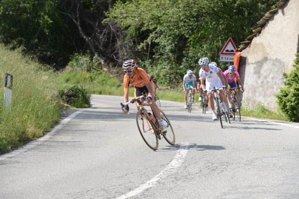 Samuel Sanchez (Euskaltel Euskadi) prowadzi grupę faworytów na zjeździe