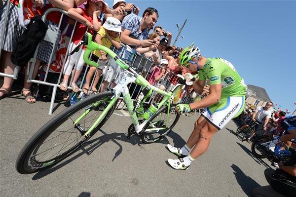 Peter Sagan (Cannondale Pro Cycling) był o włos od kraksy na końcowych metrach etapu