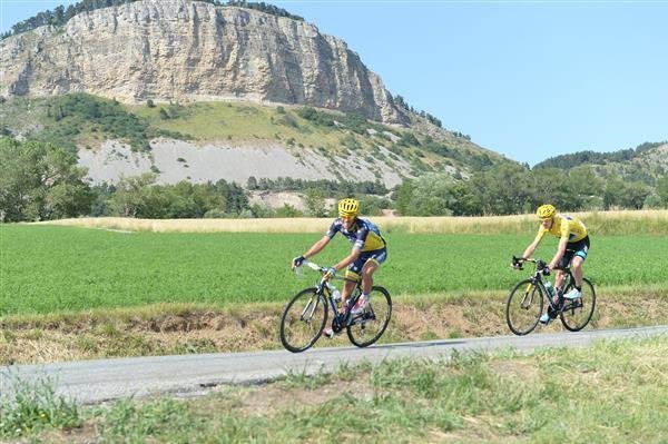 Alberto Contador (Saxo - Tinkoff) i Christopher Froome (Sky) przyjechali dzisiaj z tą samą stratą