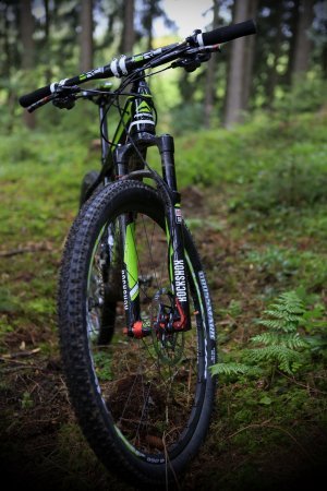 Widelec Rock Shox SID XXS o skoku 100mm to idealne uzupełnienie wyścigowego zestawu