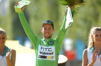 Mark Cavendish (HTC-Highroad) po raz pierwszy w karierze założył zieloną koszulkę na podium w Paryżu