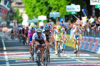 Juri Krivtsov (Ag2R La Mondiale) przyprowadził peleton na metę