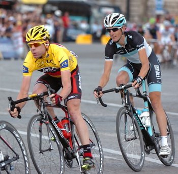 Dwaj najlepsi kolarze wyścigu - Cadel Evans (BMC Racing) i Frank Schleck (Leopard Trek)