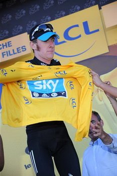 Mailot jaune powędrowała do reprezentanta grupy Sky. Z tak silną ekipą Wiggins ma duże szanse na odniesienie końcowego triumfu na Polach Elizejskich.