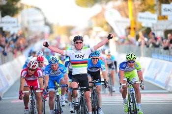 Mark Cavendish (Team Sky) triumfuje na drugim etapie Tirreno-Adriatico