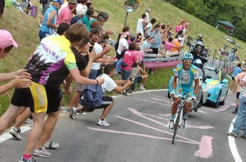 Dzięki ucieczce Paolo Tiralonog (Astana) dał swojej ekipie pewne prowadzenie w klasyfikacji drużynowej
