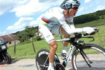 Tony Martin (Omega Pharma-QuickStep) jechał z kontuzjowaną ręką specjalnie czekając na etap jazdy indywidualnej na czas. Niestety Niemiec wykręcił dzisiaj dopiero 12. czas ze stratą 02:16.