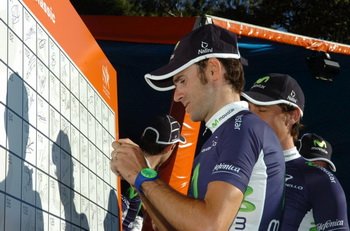 Alejandro Valverde (Movistar) podpisuje listę startową