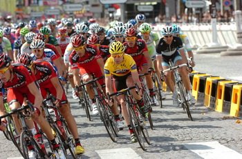 Cadel Evans (BMC Racing), podobnie jak na ostatni etapie, tak przez cały wyścig ochraniany był przez kolegów z ekipy