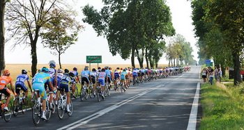 Peleton opuszcza Piotrków Trybunalski