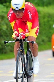 Jadący w koszulce mistrza Hiszpanii w jeździe indywidualnej na czas Luis Leon Sanchez Gil (Rabobank Cycling Team), podobnie jak Martin rywalizował z kontuzjowaną ręką. Wykręcił 24. czas.