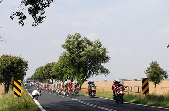 Pierwsze kilometry etapu peleton przejechał razem