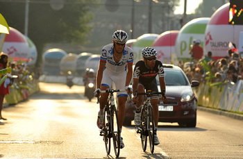 Niektórzy kolarze nie wytrzmywali tempa peletonu