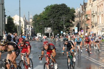 Deszcz i woda spod kół utrudniały jazdę