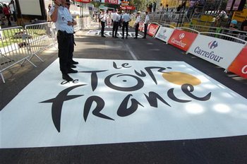 Komisja sędziowska i ochroniarze dopełniają wszelkich starań, aby przebieg etapu nie było przez nic zakłócany.