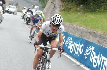 Marco Pinotti (HTC-Highroad) atakuje na Passo di Ganda
