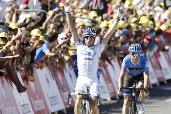 Po długiej walce o załapanie się do ucieczki znakomitą taktyką popisał się Pierrick Fédrigo (FDJ-BigMat), który znając swoje możliwości zaatakował na 5km do mety i dowiózł zwycięstwo do samej kreski w Pau.