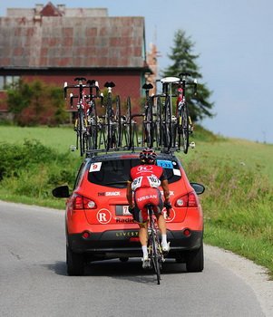 Czasem powrót do zasadniczej grupy ułatwiał wóz techniczny