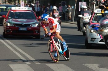 Michele Scarponi (Lampre ISD) nie jest najlepszym czasowcem, ale zdołał obronić się przed Vincenzo Nibalim