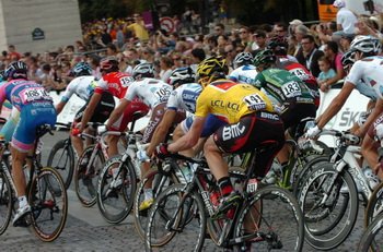 Cadel Evans (BMC Racing) w peletonie