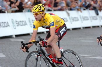 Cadel Evans (BMC Racing) w żółtej koszulce lidera