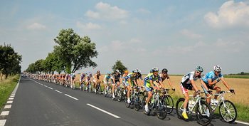 Peleton jechał mocno rozciągnięty