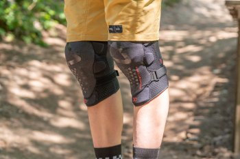 Zdjęcie do artykułu: Video Test: Leatt 3DF 5.0 Evo - lekkie ochraniacze MTB na kolana